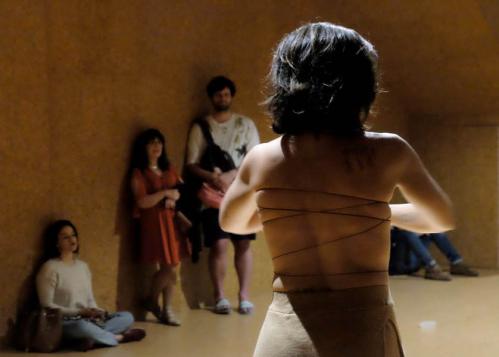 Presente. Performance Joana Bueno